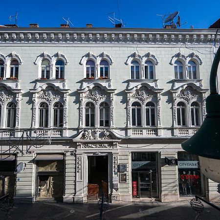 Modern And Design Apartments Near Cathedral Сараево Экстерьер фото