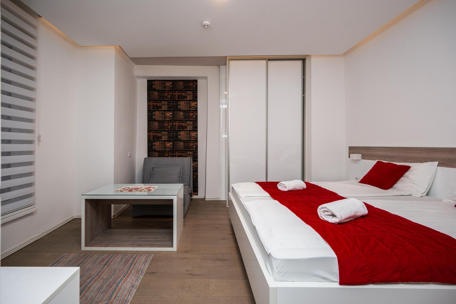 Modern And Design Apartments Near Cathedral Сараево Экстерьер фото